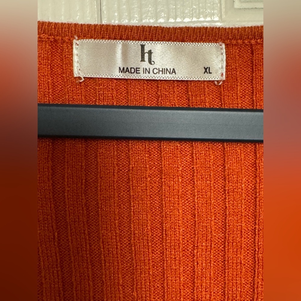 Elegant Rust Ribbed Knit Blouse - Picture 3 of 9